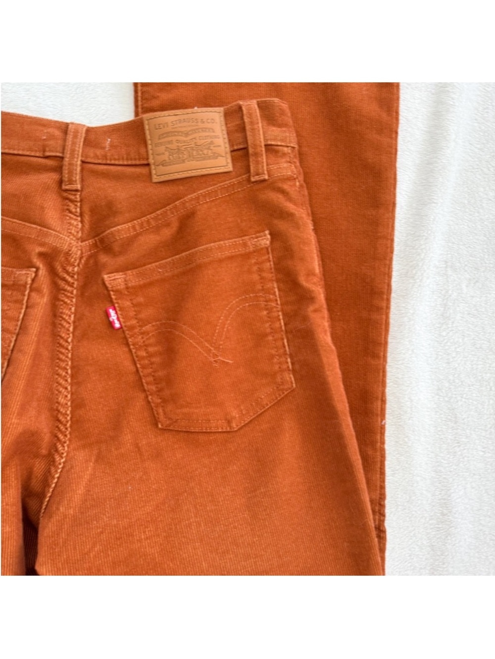 Levi's Premium Ribcage Flare
Corduroy Pants Rust Orange Size
26 High Rise - Picture 9 of 10